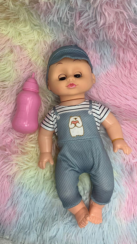Bebé con gorra infantil