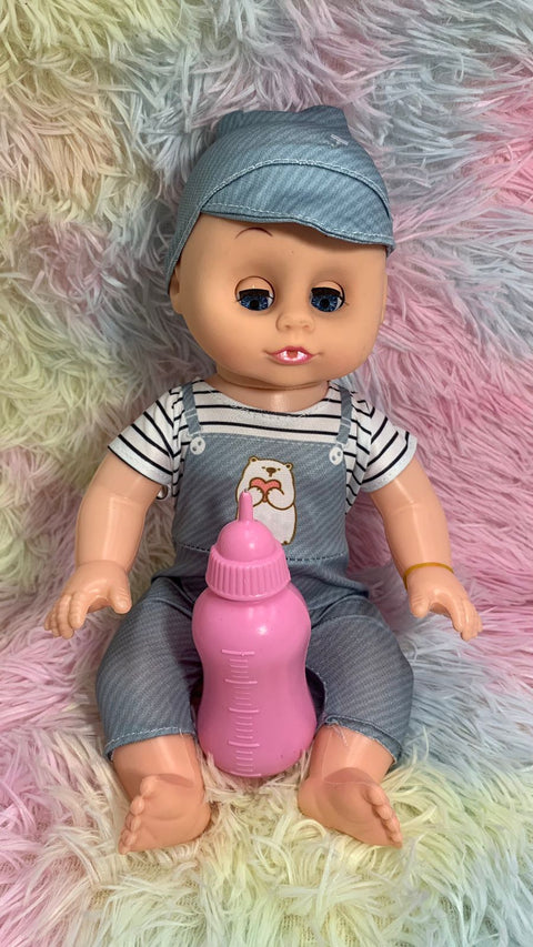 Bebé con gorra infantil