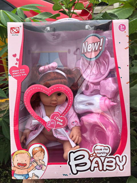 Bebe con salida de baño y accesorios